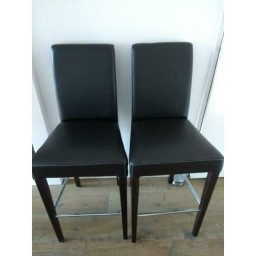 2 mooie barstoelen barkrukken donker bruin