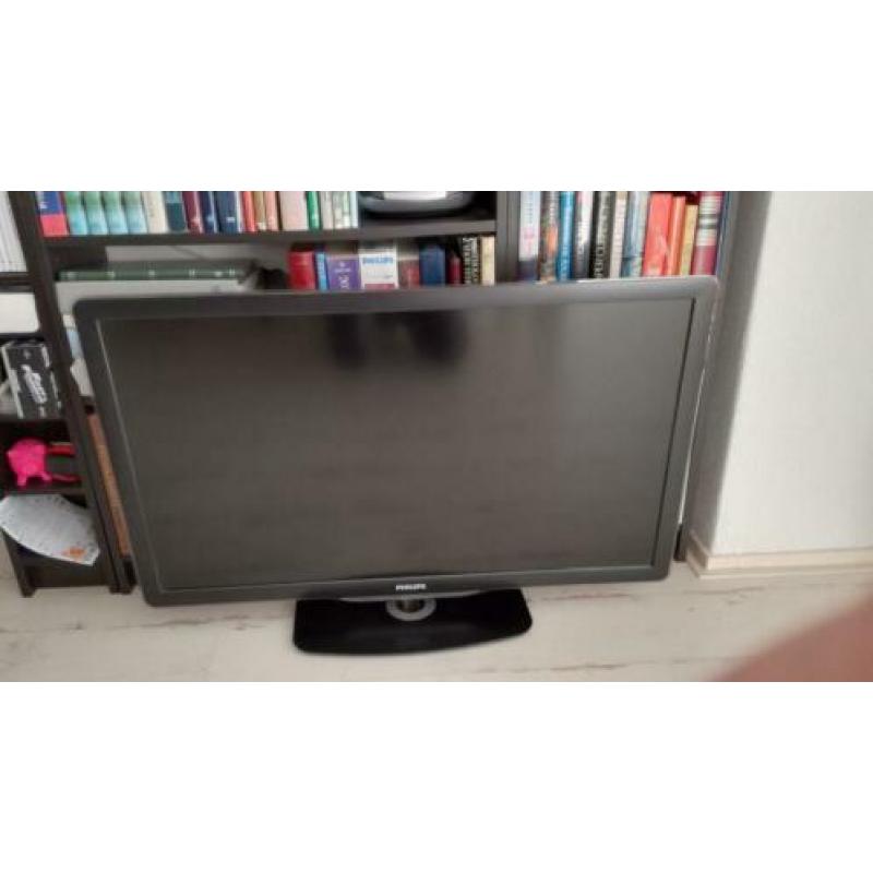 42" tv Philips + vogels muurbeugel + PTA01