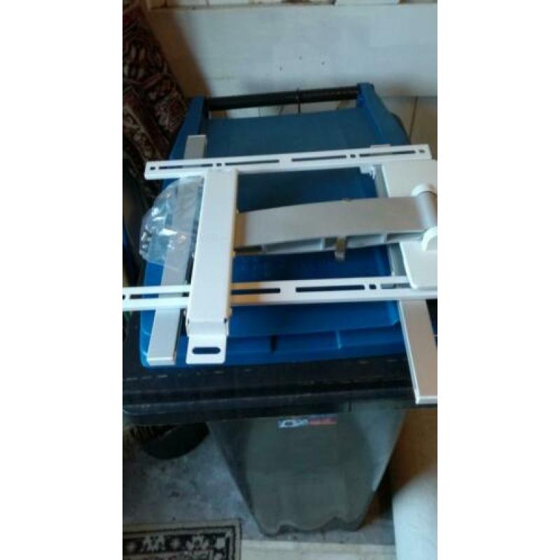 42" tv Philips + vogels muurbeugel + PTA01