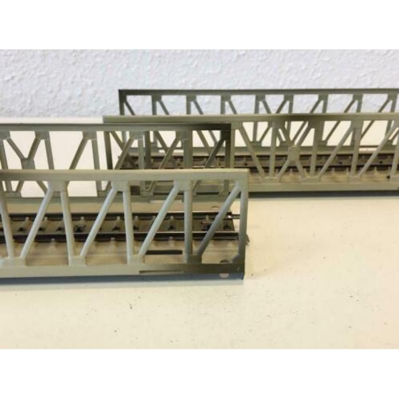 2 Marklin 7162 vakwerkbruggen voor M rails