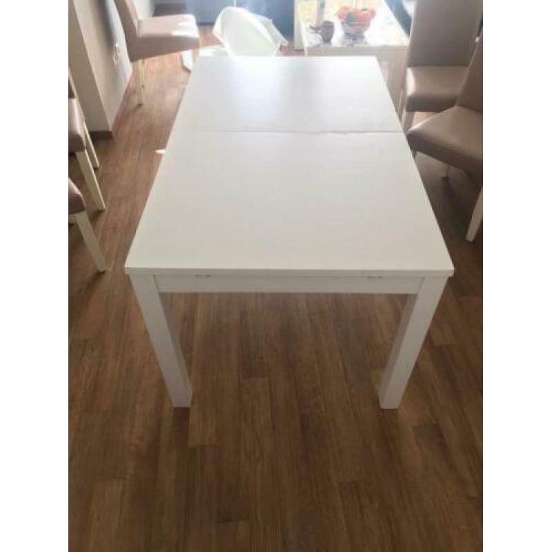 Mooie uitschuifbare eettafel