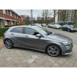 Mercedes A-Klasse A180 175pk AMG PAKKET TOPSTAAT ZEER MOOI!