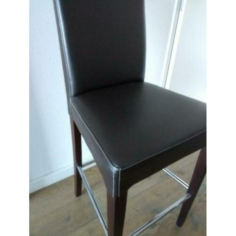 2 mooie barstoelen barkrukken donker bruin