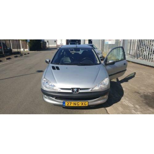 Peugeot 206 1.4 Gentry Premium Nap apk sept 2003