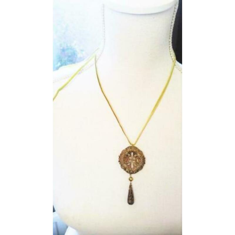 Antiek brons filigraan ketting & oorbellen, groene fluweel