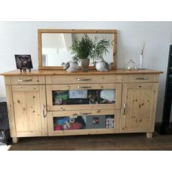 Grenen dressoir en eettafel