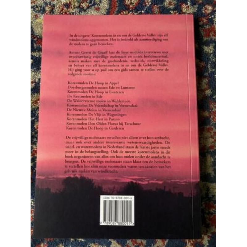 Softcover, 128 blz. met veel foto's. In dit boekje worden