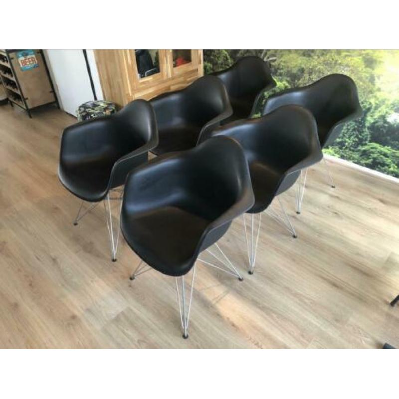 EETSET: Grote tafel met 6 Kuip stoelen