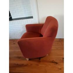 2 terracotta kleurige fauteuils. Goed afneembare stof.