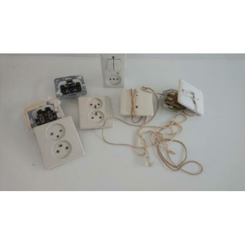 2 stuks stopcontact, 2 x trektouw, stopcontact met knopjes