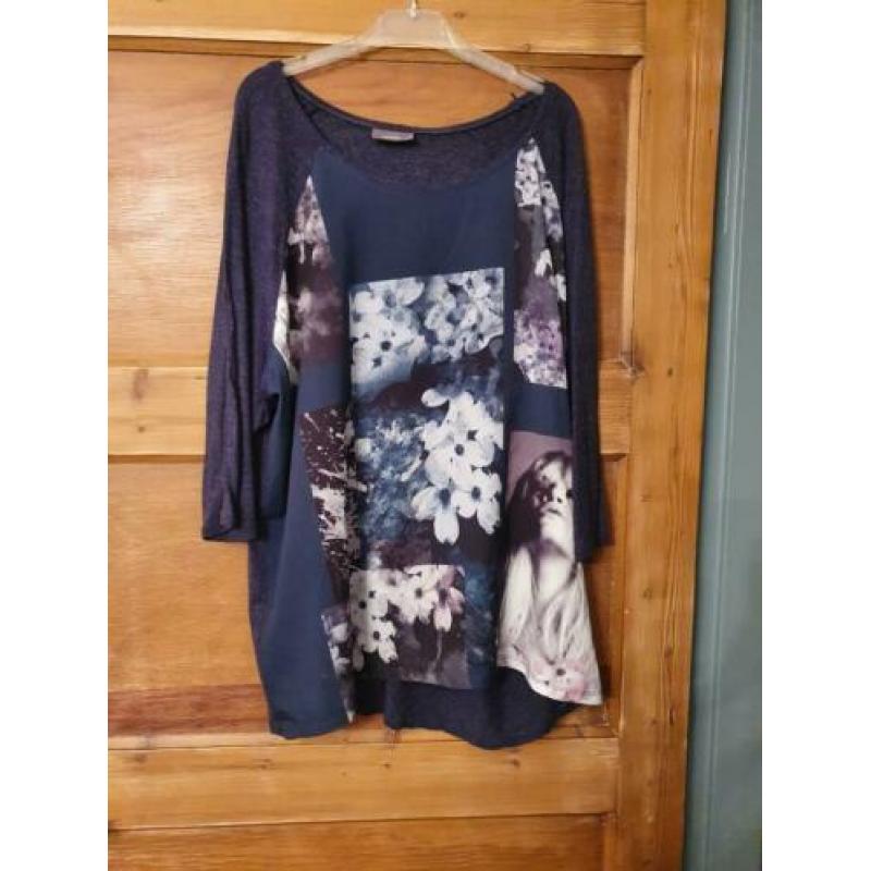 Mooie blauwe top met bloemenprint van Yessica, maat XL