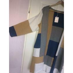 Vest met gekleurde vlakken. NOOIT GEDRAGEN! Maat M/L