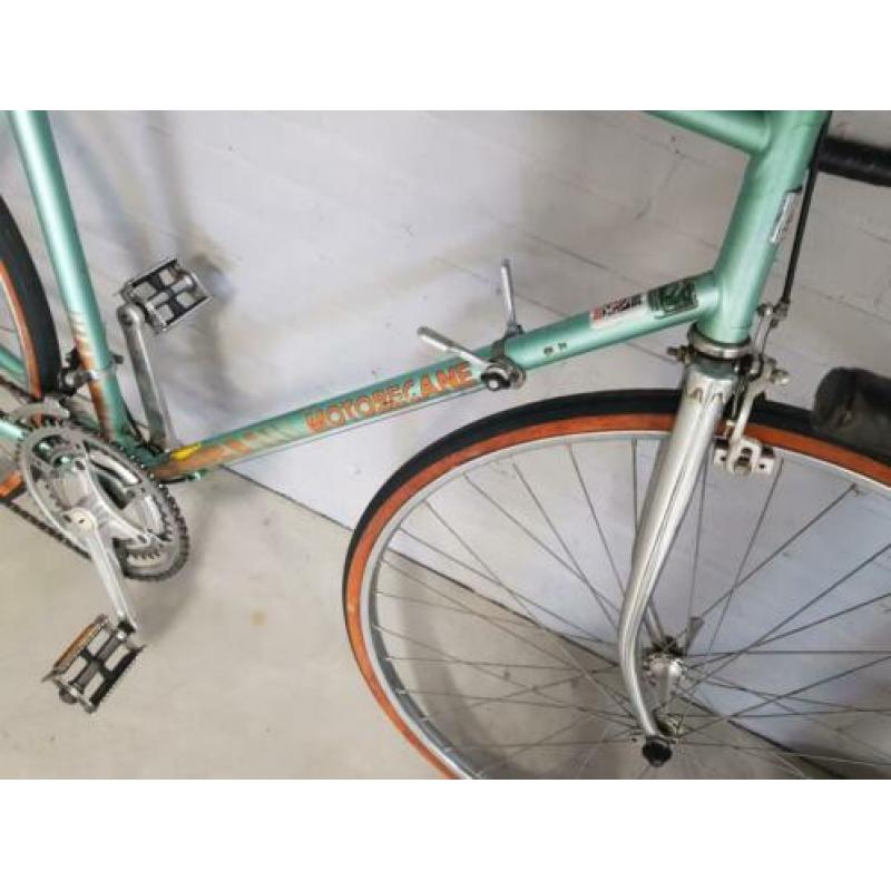 Motobecane vintage retro racefiets. Ouderwetse race fiets