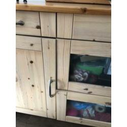 Grenen dressoir en eettafel