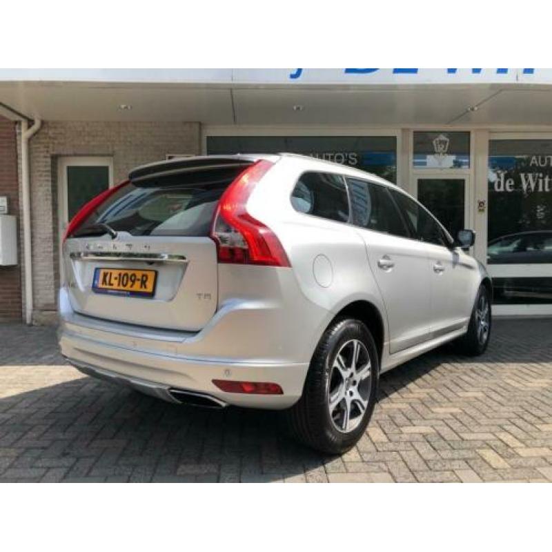 Volvo XC60 2.0 T5 FWD KINETIC * LEDER + NAVIGATIE * PANODAK