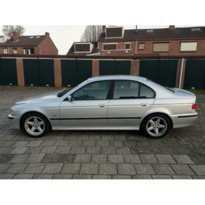 BMW 5-Serie 3.0 I 530 AUT 2001 Grijs
