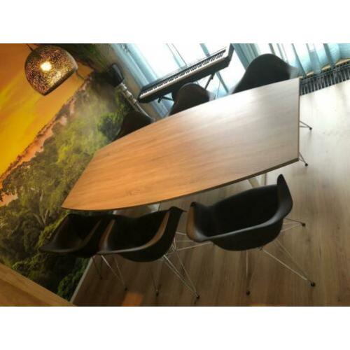 EETSET: Grote tafel met 6 Kuip stoelen