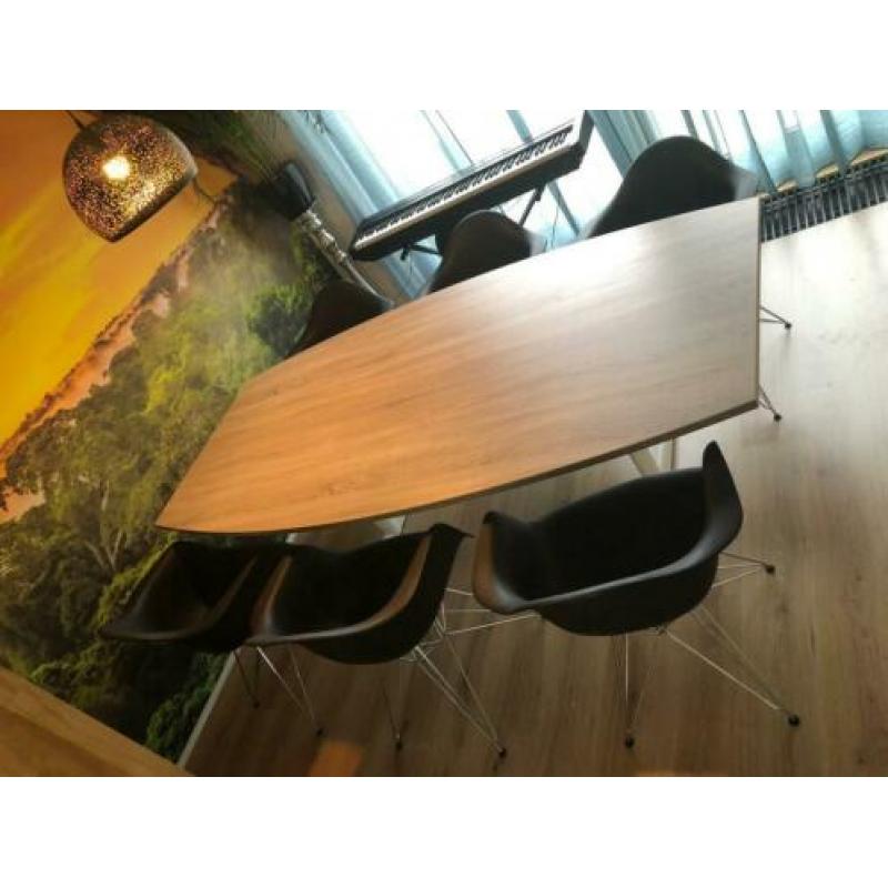 EETSET: Grote tafel met 6 Kuip stoelen