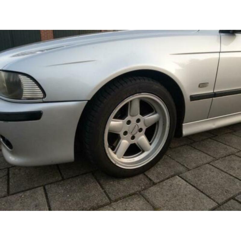 BMW 5-Serie 3.0 I 530 AUT 2001 Grijs