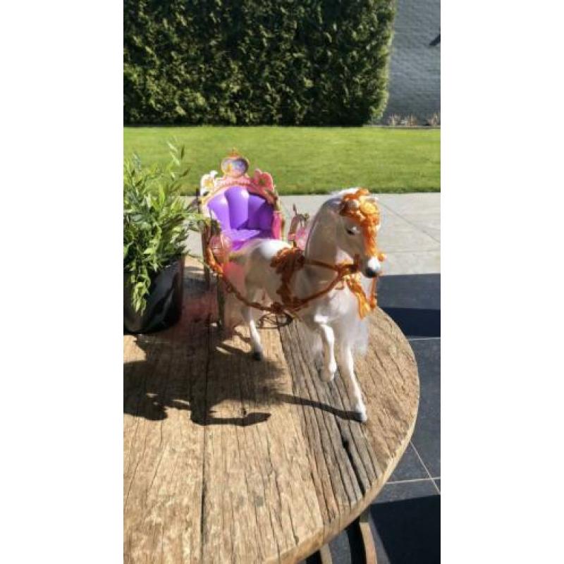 Barbie paard met koets