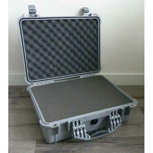 LAATSTE Peli case 1520 Camera koffer met plukfoam (fototas)