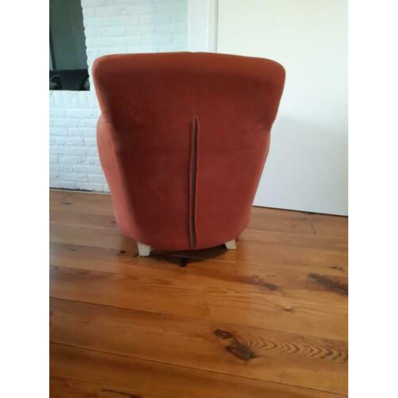 2 terracotta kleurige fauteuils. Goed afneembare stof.