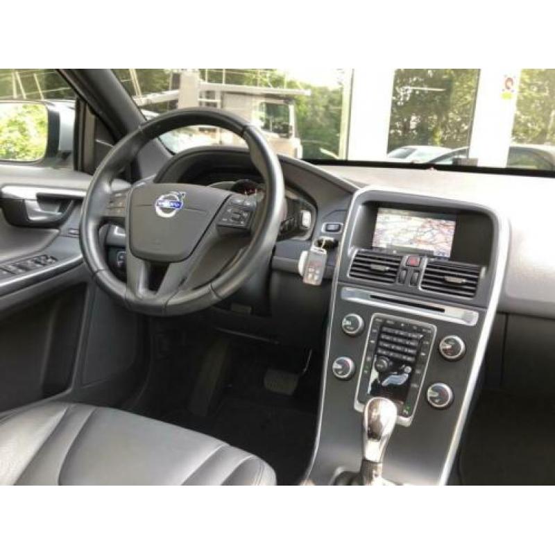 Volvo XC60 2.0 T5 FWD KINETIC * LEDER + NAVIGATIE * PANODAK