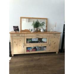 Grenen dressoir en eettafel
