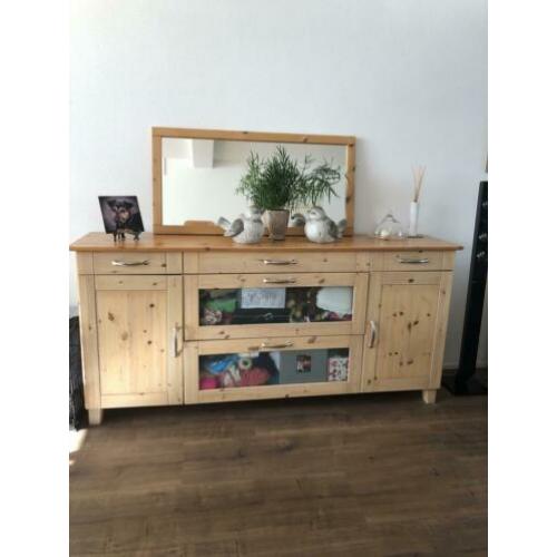 Grenen dressoir en eettafel