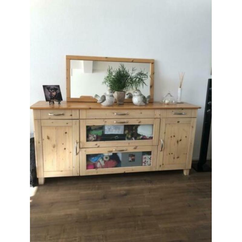 Grenen dressoir en eettafel
