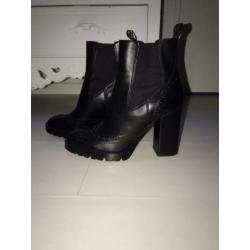 ZO GOED ALS NIEUW, Zara leren enkellaarsjes/ boots maat 38!