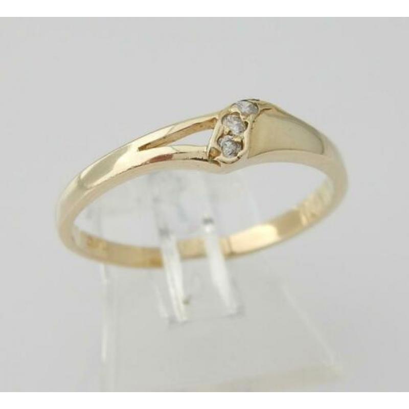 14 Karaat Gouden Dames Ring met 3 Witte Saffieren M17.75