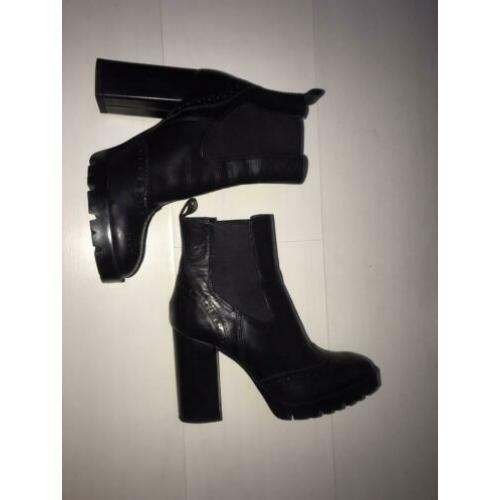 ZO GOED ALS NIEUW, Zara leren enkellaarsjes/ boots maat 38!