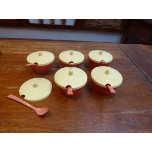 5 retro bakjes met deksel en lepel
