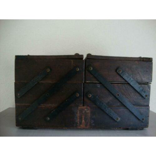 Grote houten naaikist