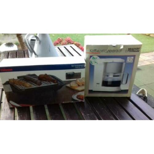 camping koffiezetapparaat en tafel BBQgrill