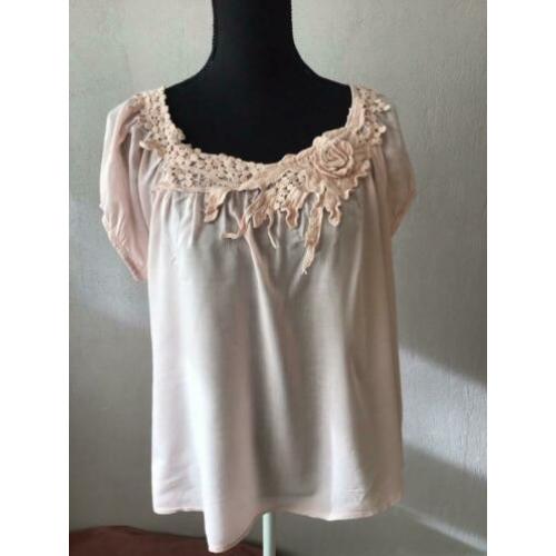 Poederroze top met mooie halslijn maat XL