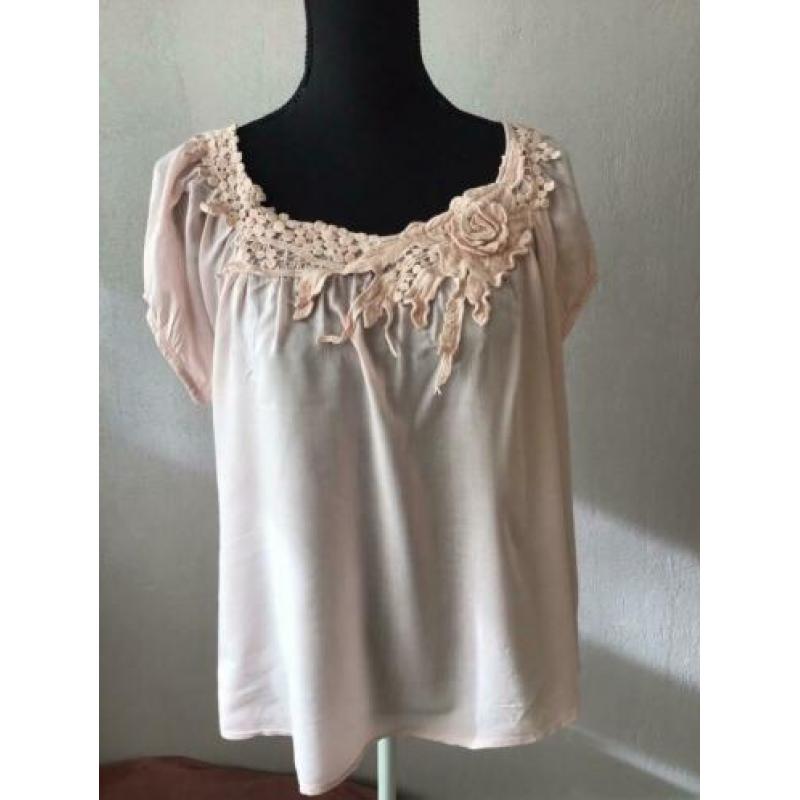 Poederroze top met mooie halslijn maat XL