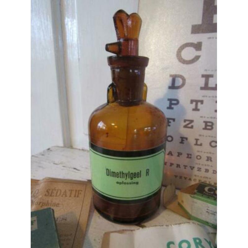 4-delige set apothekersverpakkingen. o.a. Morfinedoosje