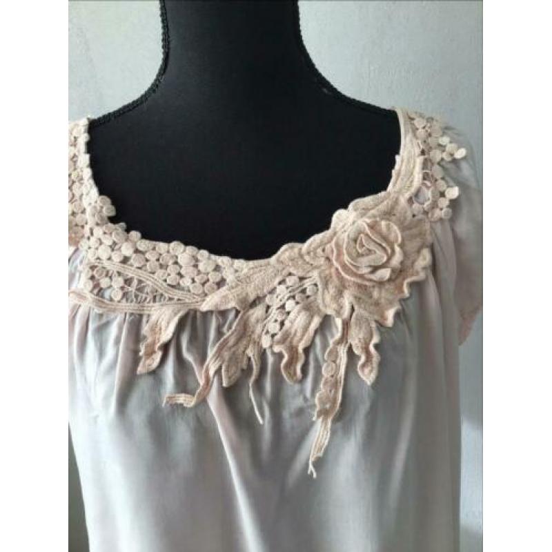 Poederroze top met mooie halslijn maat XL