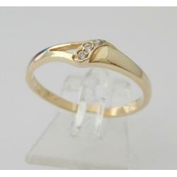 14 Karaat Gouden Dames Ring met 3 Witte Saffieren M17.75