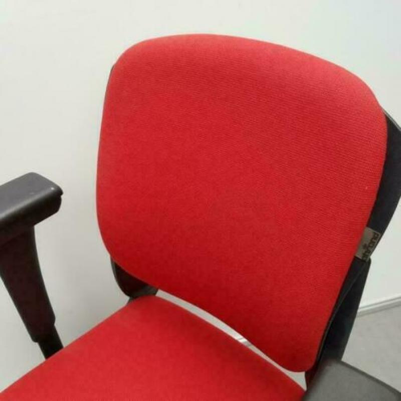 Ahrend 230 bureaustoel - rode stof