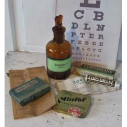 4-delige set apothekersverpakkingen. o.a. Morfinedoosje