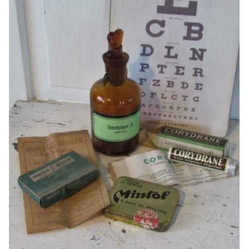 4-delige set apothekersverpakkingen. o.a. Morfinedoosje
