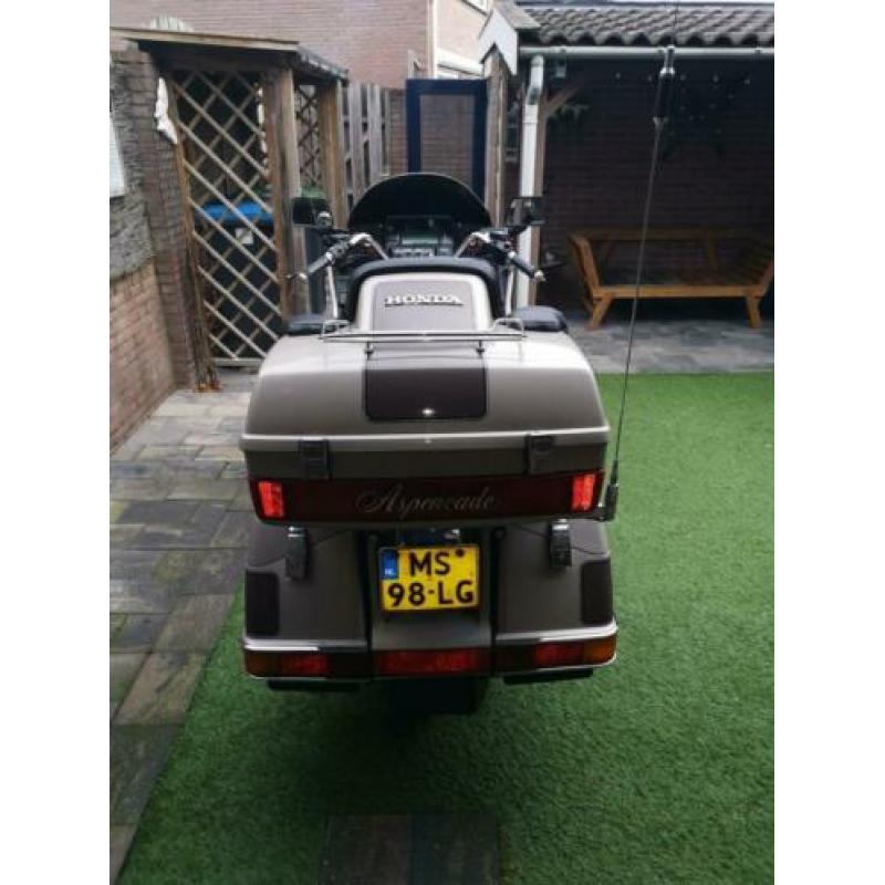 Mooie Honda gl 1200 van 86