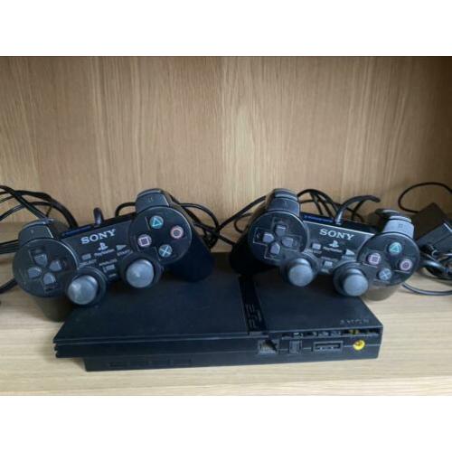 PS2 / PlayStation 2 console + 2 controllers en met spellen
