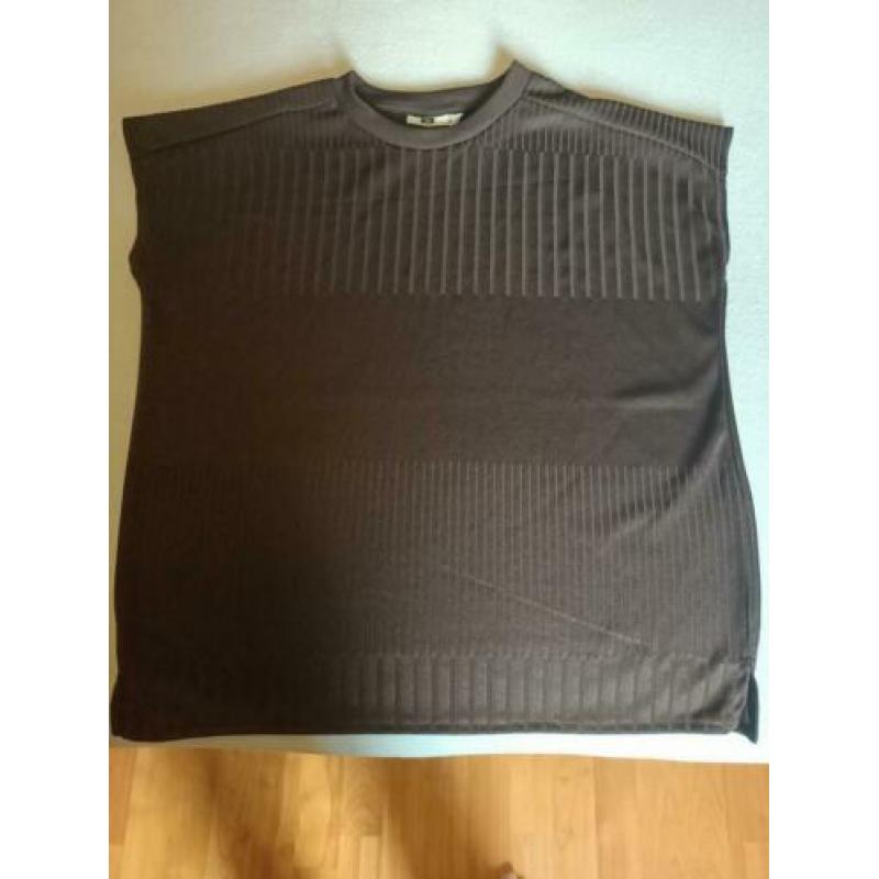 Nieuw stretch truitje we maat m