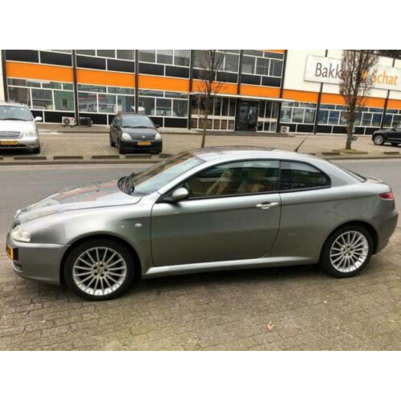 Alfa Romeo GT 2.0 JTS Distinctive AIRCO* LEER* N.A.P. !