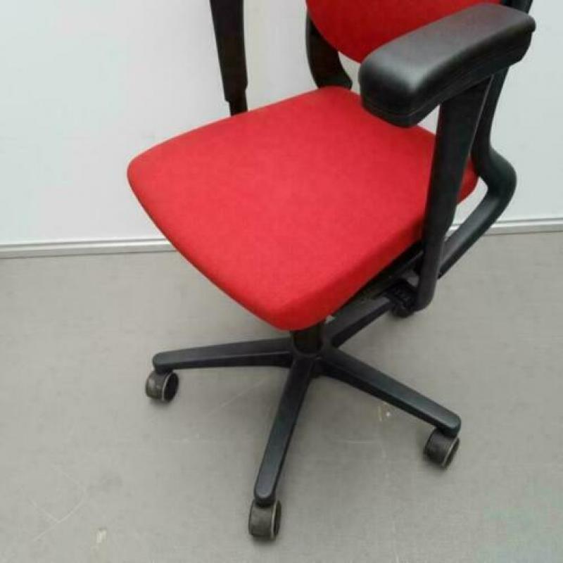 Ahrend 230 bureaustoel - rode stof