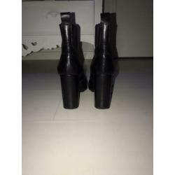 ZO GOED ALS NIEUW, Zara leren enkellaarsjes/ boots maat 38!